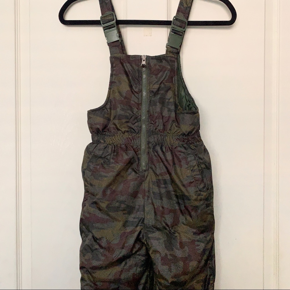 Kids 7 green camo snow bib overall pants